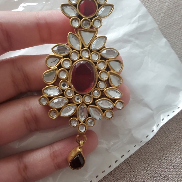 Kundan earrings with red stones - Picture 3 of 3